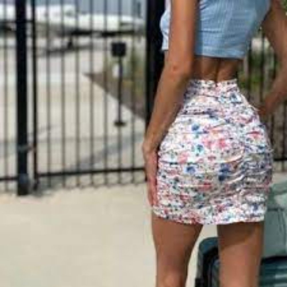 NWOT!! For Love & Lemons Juliet White Floral Mini Skirt Size XS - Picture 3 of 11
